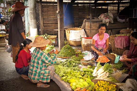 Markt der ethnischen Gruppen auf der Burmastrae