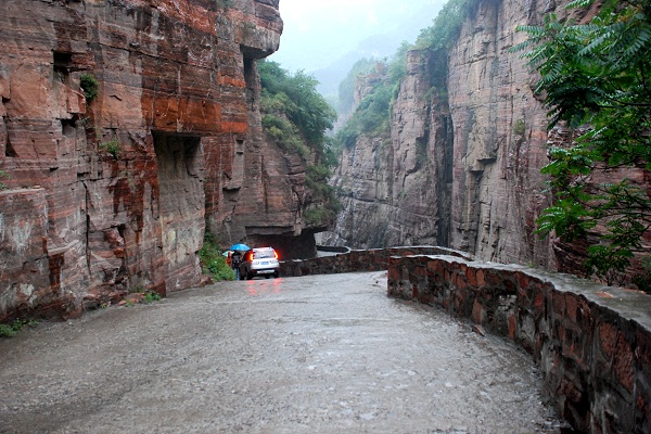 Tunnelstraße am Eingang des Guoliang-Dorfes