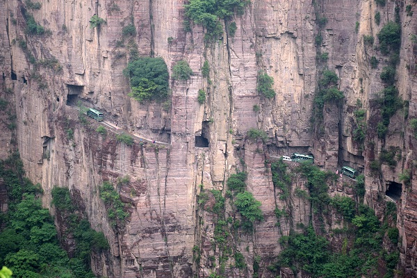 Spektakuläre Tunnelstraßen im Taihang-Gebirge