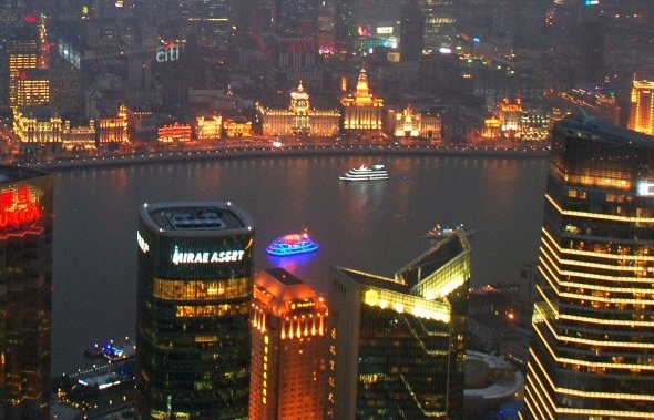Silvester in Shanghai: Skyline bei Nacht