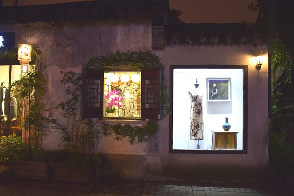 Schaufenster auf der Pingjiang-Straße in Suzhou