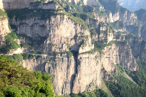Kunshan-Tunnelstrae: bergang von Strae zum Tunnel