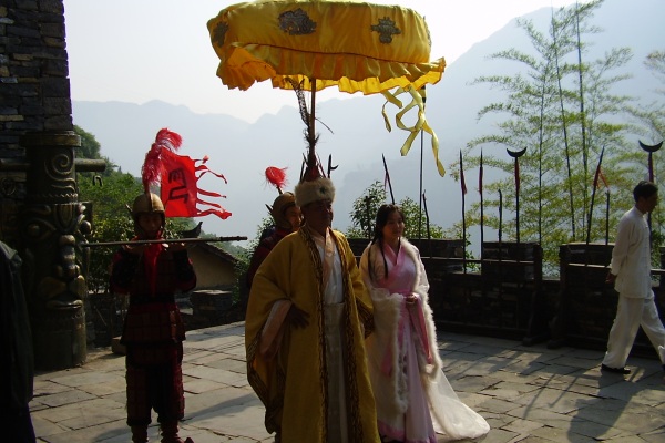 Sanxia Renjia: Bawang-Gong im Dorf des Ba-Volkes